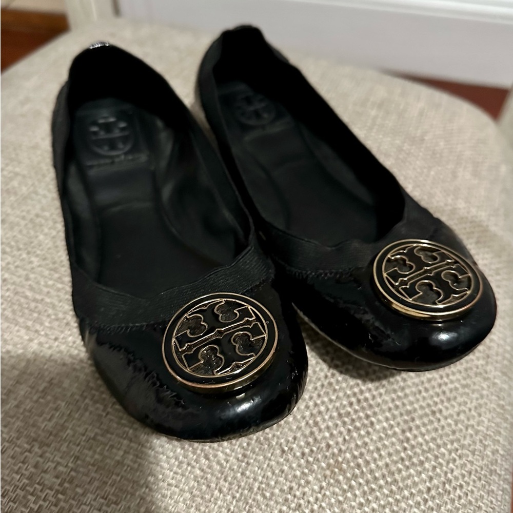 Tory Burch Black Patent Leather Caroline Ballerina flats 
Size 7